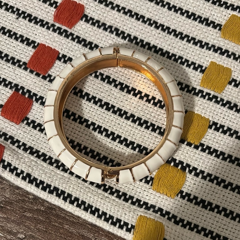 Chic White and Gold Women's Bracelet-NWOT